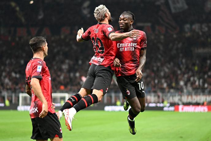 AC Milan Theo Hernandez Rafael Leao | Theo Hernandez in Rafael Leao sta se ob koncu prvega polčasa veselila vodstva s 3:1. | Foto Reuters