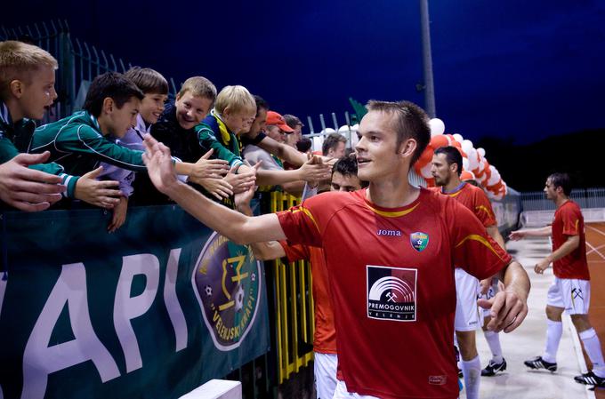 V Sloveniji se je najbolj zbližal z navijači velenjskega Rudarja. | Foto: Vid Ponikvar