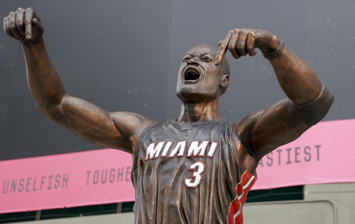 Dwyane Wade, kip, Miami Heat | Dwyane Wade, legenda ameriškega košarkarskega kluba Miami Heat, je dobil svoj kip. | Foto Reuters