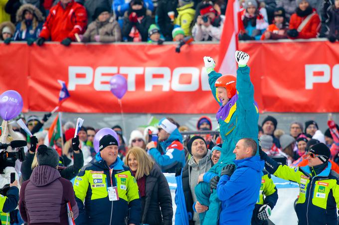 Slovo na ramenih Matjaža Vrhovnika in Tilna Debelaka. | Foto: Sportida