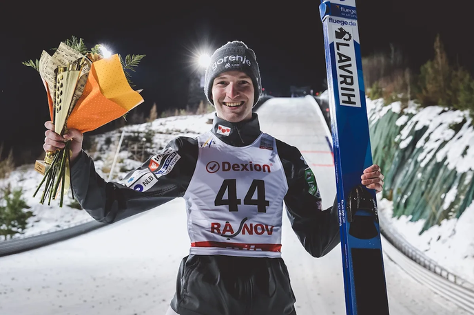 Žiga Jelar | Žiga Jelar je v Rasnovu skočil na oder za zmagovalce. | Foto Sportida