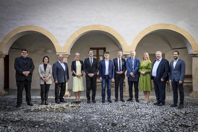 Center za evropsko prihodnost (CEP), izvajalec projekta Pomoč pri obnovi Ukrajine, je na gradu Jable gostil predstavnike Buče, slovenskih občin, veleposlaništva Ukrajine v Sloveniji, ministrstva za evropske in zunanje zadeve ter vodilne predstavnike nemškega združenja za mednarodno sodelovanje (GIZ), SOS, ZOS in CEP. | Foto: Ana Kovač