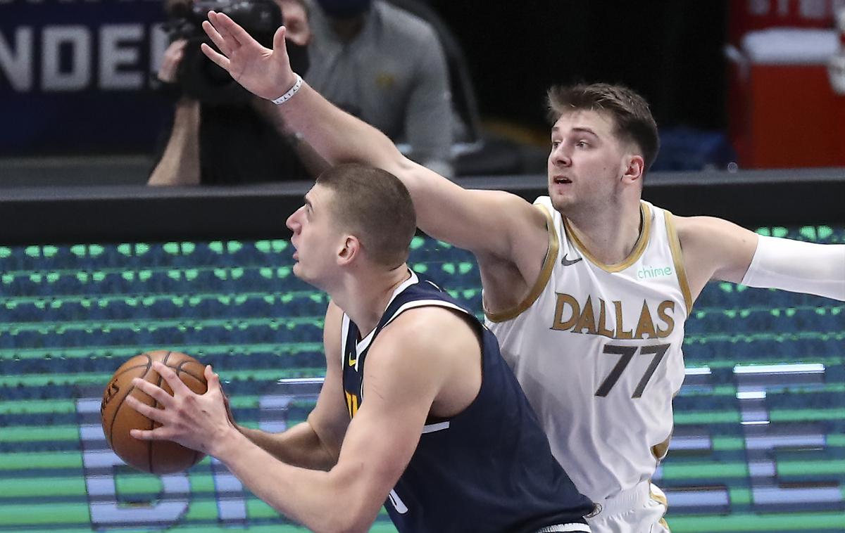 Nikola Jokić Luka Dončić | Nikola Jokić je zadovoljen pri Denver Nuggets in bi lahko letos poleti podpisal supermaksimalno pogodbo. | Foto Reuters