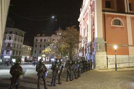 Nasilni protesti v Ljubljani, 5. november 2020. Ivan Gale vodni top