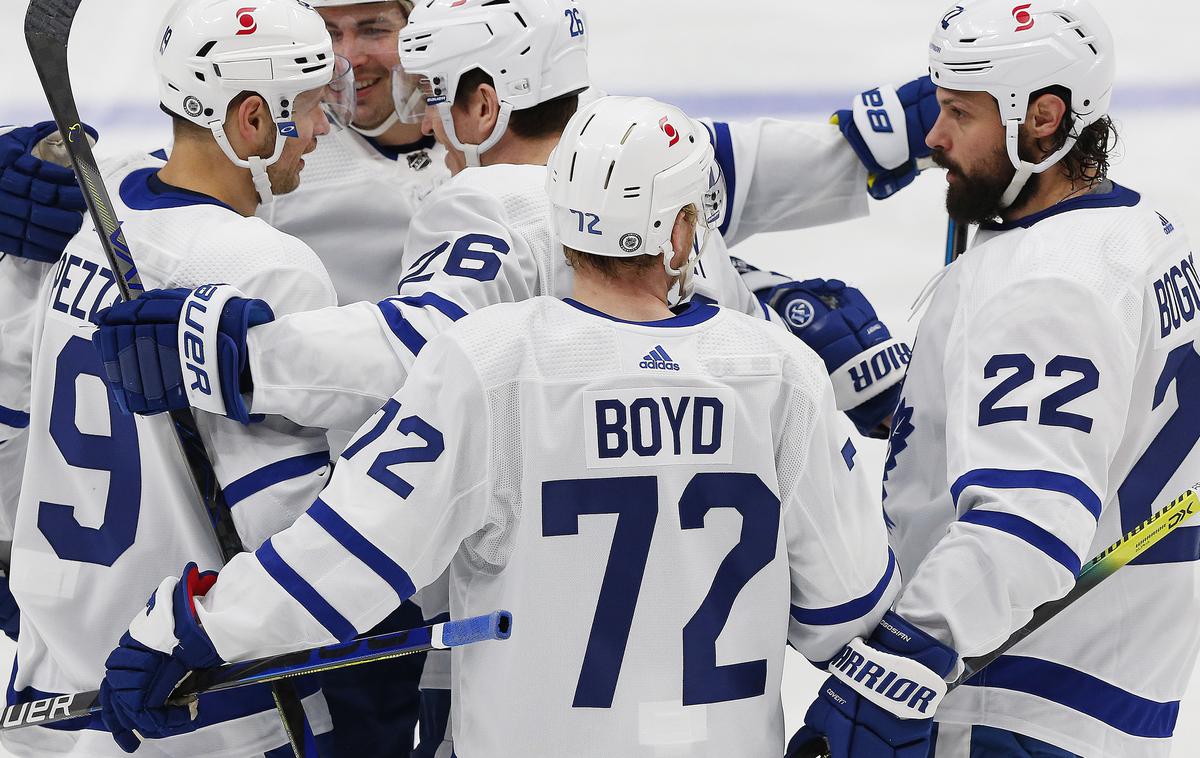 Toronto Maple Leafs | Hokejisti Winnipega so na predzadnji tekmi rednega dela v ligi NHL s 4:2 premagali Toronto. Obe ekipi sta napredovali v končnico. | Foto Reuters