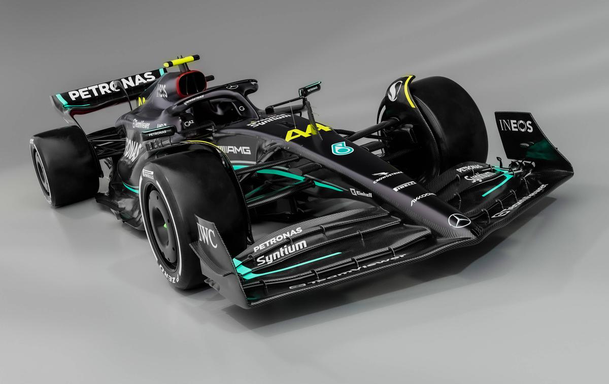 Mercedes W14 | Novi Mercedes ni srebrn, temveč črn, da je lažji in bo zato hitrejši. | Foto Guliver Image