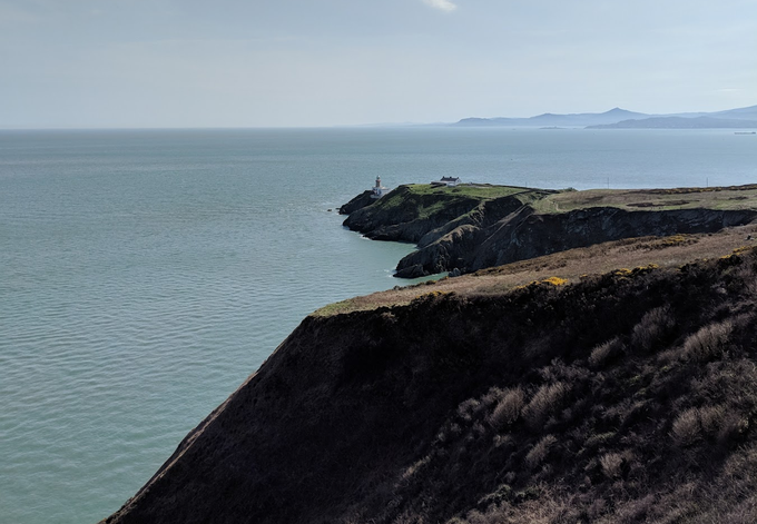 Kadar je doma, gre rada na sprehod v bližnje obmorske vasice ali parke. Na fotografiji je Sarina priljubljena sprehajalna točka Howth. | Foto: osebni arhiv/Lana Kokl