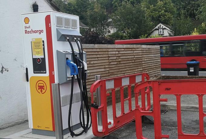 Shell svojih električnih polnilnic v Sloveniji še nima, prav tako ne deluje njihov sistem polnjenja Shell Recharge. | Foto: 