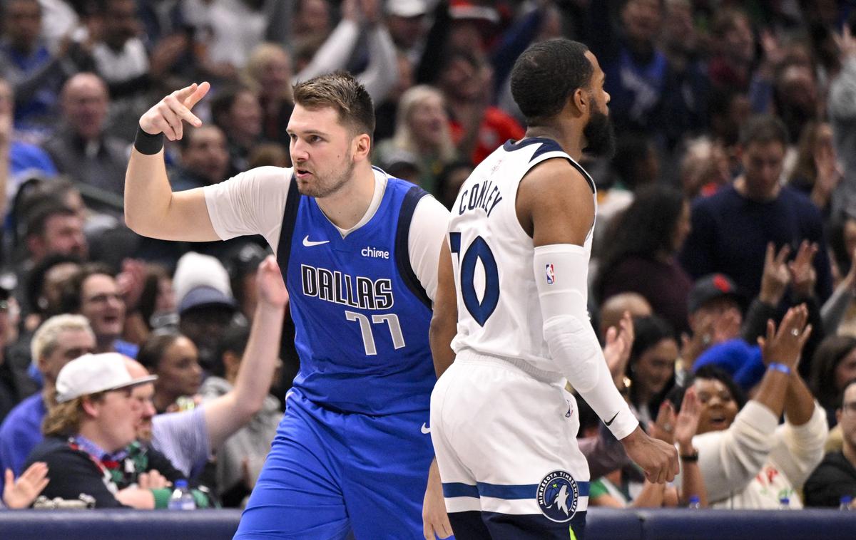 Luka Dončić | Luka Dončić je lani na božični dan Phoenixu nasul 50 točk, tokrat se je ustavil pri 14, saj je ob koncu prvega polčasa staknil poškodbo mečne mišice na levi nogi. | Foto Reuters