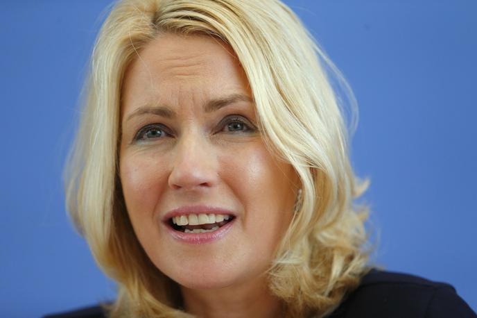 Manuela Schwesig | Odločen boj proti pandemiji novega koronavirusa, ki ga vodi Manuela Schwesig kot ministrska predsednica nemške zvezne dežele Mecklenburg-Predpomorjansko, je po svoje tudi boj za njeno lastno življenje. Ker je sredi zdravljenja raka na prsih in ima oslabljen imunski sistem, spada v najbolj tvegano skupino. | Foto Reuters