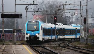 Novi Stadlerjev vlak v Ljubljano pripeljal prve potnike #video