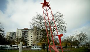 Ljubljanski jambori z rdečo zvezdo: v 90. letih so jih odžagali, zdaj trije spet stojijo