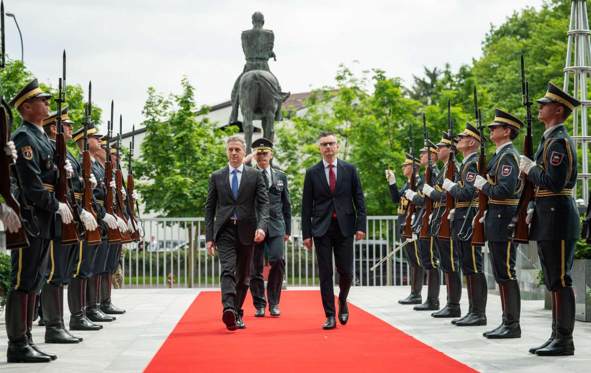 Robert Golob na MORS | Golob ugotavlja, da je stanje v Slovenski vojski ter sistemu zaščite in reševanja zelo dobro. | Foto STA