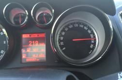 Luksemburški dizel za evro, 220 km/h po autobahnu, "miže" skozi Karavanke