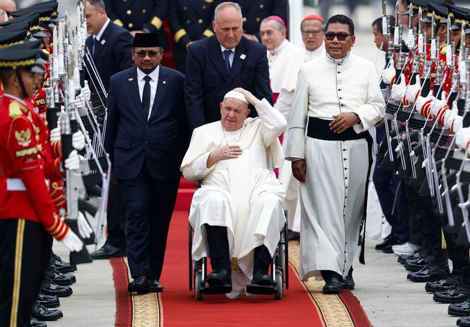 papež Frančišek, obisk, Indonezija | Foto: Reuters