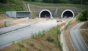 Na vrhuncu turistične sezone predor Markovec spominja na mesto duhov