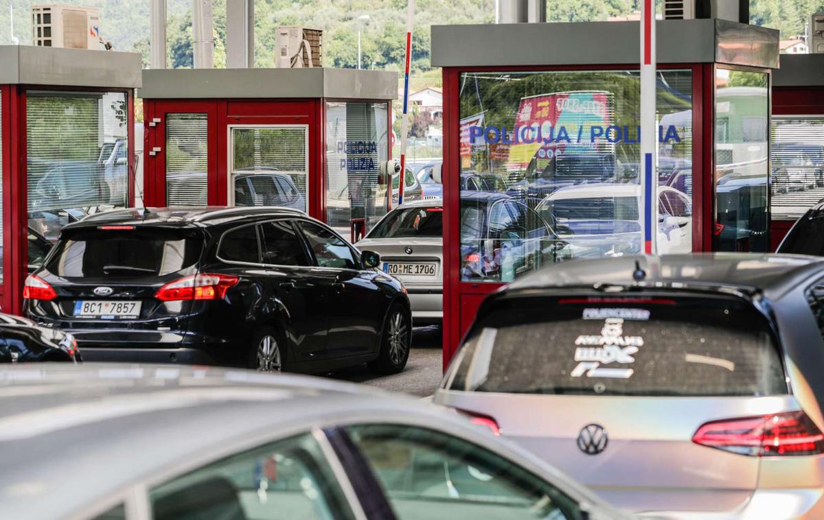 mejni prehod | Tudi ta konec tedna lahko pričakujete povečan promet na slovenskih cestah in mejnih prehodih. | Foto STA