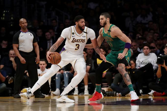 Los Angeles Lakers so doma s 114:112 premagali Boston. Anthony Davis je k zmagi prispeval 31 točk in 13 skokov, LeBron James pa se je ustavil pri 29 točkah.  | Foto: Getty Images