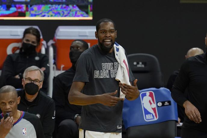 Kevin Durant | Kevin Durant bo moral zaradi žaljivk plačati denarno kazen. | Foto Guliverimage