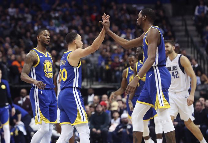 Stephen Curry je prispeval zadnjih sedem točk za Golden State. | Foto: Reuters