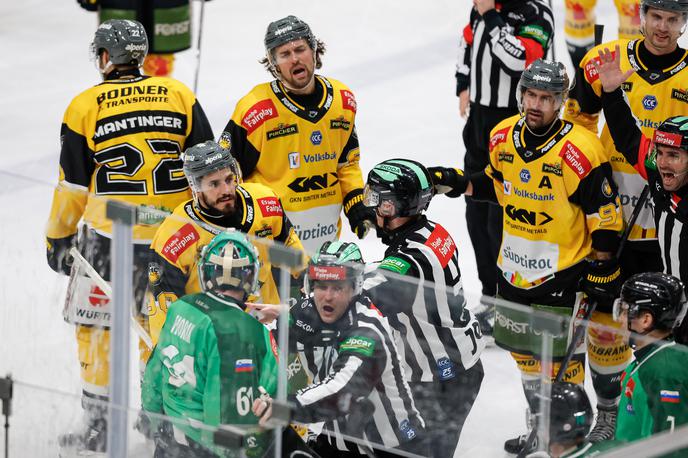 ICEHL: HK Olimpija - Pustertal | Ljubljančani v "pre-playoffu" zaostajajo z 0:1 v zmagah proti Pustertalu.  | Foto Luka Kotnik