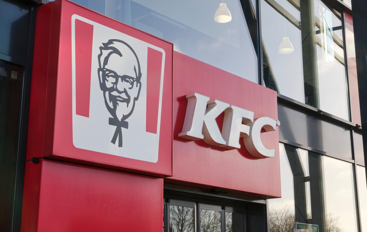 KFC | KFC (Kentucky Fried Chicken) je ameriška veriga restavracij s hitro prehrano, kjer ponujajo ocvrtega piščanca v različnih oblikah. | Foto Shutterstock