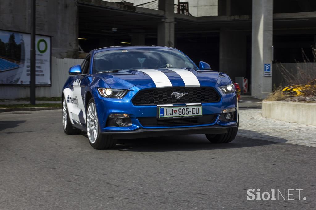 ford mustang karavana neukrotljivih avtosalon