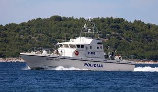 Pijani Slovenec trčil v otok pri Rogoznici