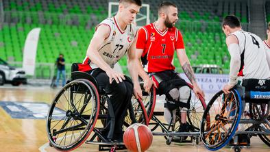 Huda nesreča ga je prikovala na voziček, danes mu v Sloveniji ni para