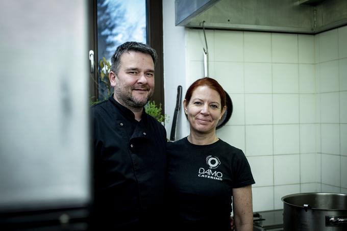 Zakaj vztrajata? Zato, ker je ta lokal njun poslovni otrok, ki sta ga vzgojila in zgradila iz nič, brez tet in stricev v ozadju. Ker ne želita zavreči vsega, kar sva vanj vlagala, in ker si niti ne predstavljata, kaj bi počela v brezdelju. | Foto: Ana Kovač