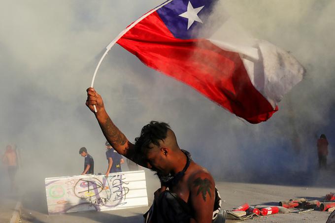 demonstracije protesti Čile Santiago | Foto: Reuters