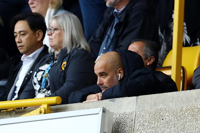 Josep Guardiola | Pep Guardiola je v le nekaj dneh doživel dva poraza. Dvoboj na stadionu Molineux je zaradi kazni spremljal s tribun. | Foto Reuters