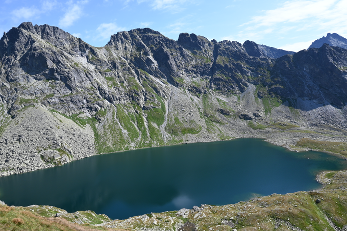 Pogled na Veľke Hincovo pleso z vzpona na Koprovsky Stit. Visoke Tatre, Slovaška. | Foto: Matej Podgoršek