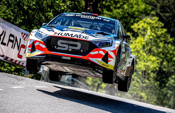 Rok Turk bo s sovoznico Blanko Kacin (hyundai i20 rally2) poskušal ponoviti predlansko zmago z relija v Novi Gorici. | Foto: Uroš Modlic