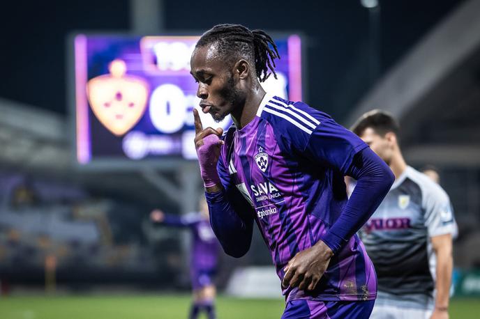 prva liga NK Maribor Orphe Mbina | Orphe Mbina je zapustil vrste Maribora. | Foto Jure Banfi