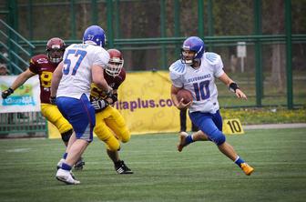 Silverhawks mogočno, Vukovi gladko v finale