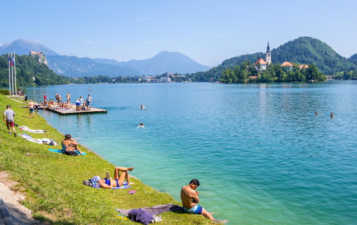 Blejsko jezero | Od leta 2016 je število ljudi, ki na Blejskem jezeru supajo, izjemno naraslo. | Foto Shutterstock