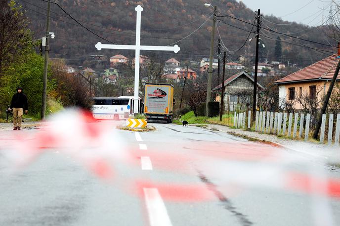 Kosovo | Beograd in Priština sta dogovor o odstranitvi barikad, ki so jih na severu Kosova decembra postavili kosovski Srbi, dosegla po tem, ko se je nekdanji srbski policist Dejan Pantić, čigar aretacija je sprožila postavitev barikad, preteklo sredo vrnil domov. | Foto Reuters