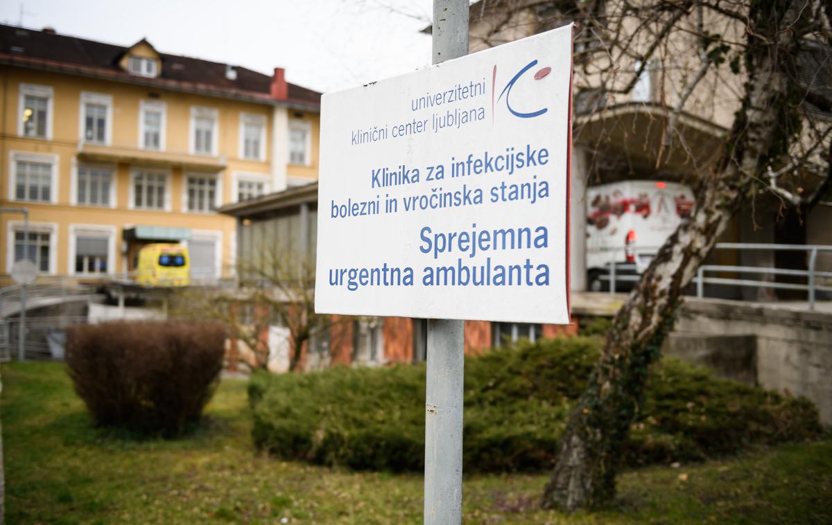 Infekcijska klinika | Pri nas zbolevajo predvsem starejše necepljene osebe. Do okužbe lahko pride prek rane, ki je onesnažena z zemljo, v kateri so spore bacila tetanusa. | Foto STA