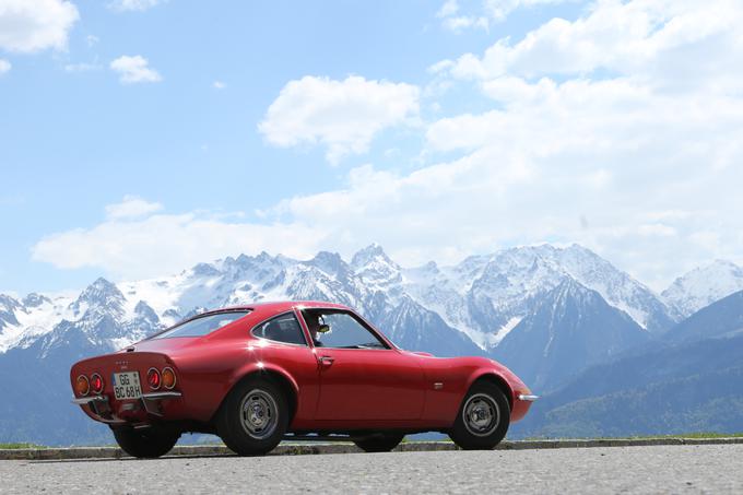 Legendarni Opel GT. "Nur Fliegen ist schöner ("Samo letenje je lepše")," so pri znamki zapisali ob predstavitvi avtomobila.  | Foto: 