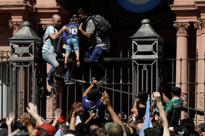 Argentina Maradona | V Argentini so ulice polne ljudi. | Foto Reuters