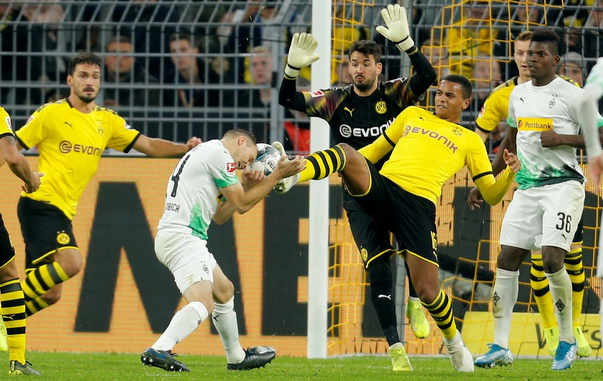 Borussia Dortmund - Borussia Mönchengladbach | V soboto je tekmo 8. kroga nemškega prvenstva z 1:0 dobila Borussia Dortmund, na vrhu ligaške lestvice pa kljub porazu ostaja Borussia Mönchengladbach. | Foto Reuters