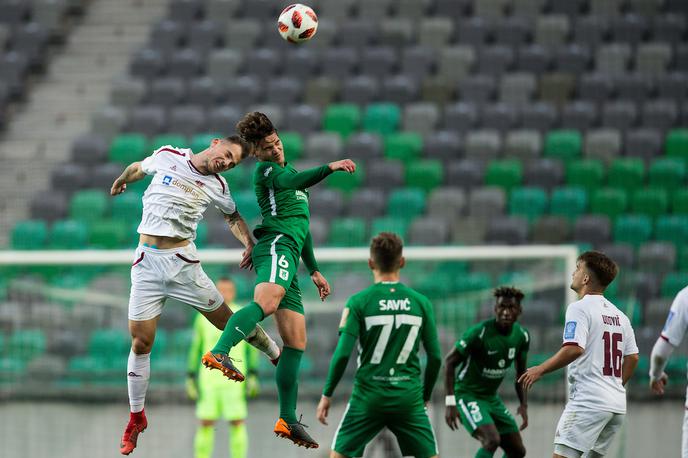 NK Olimpija NK Triglav | Vitja Valenčič nosi pri Olimpiji dres s številko 6. | Foto Vid Ponikvar