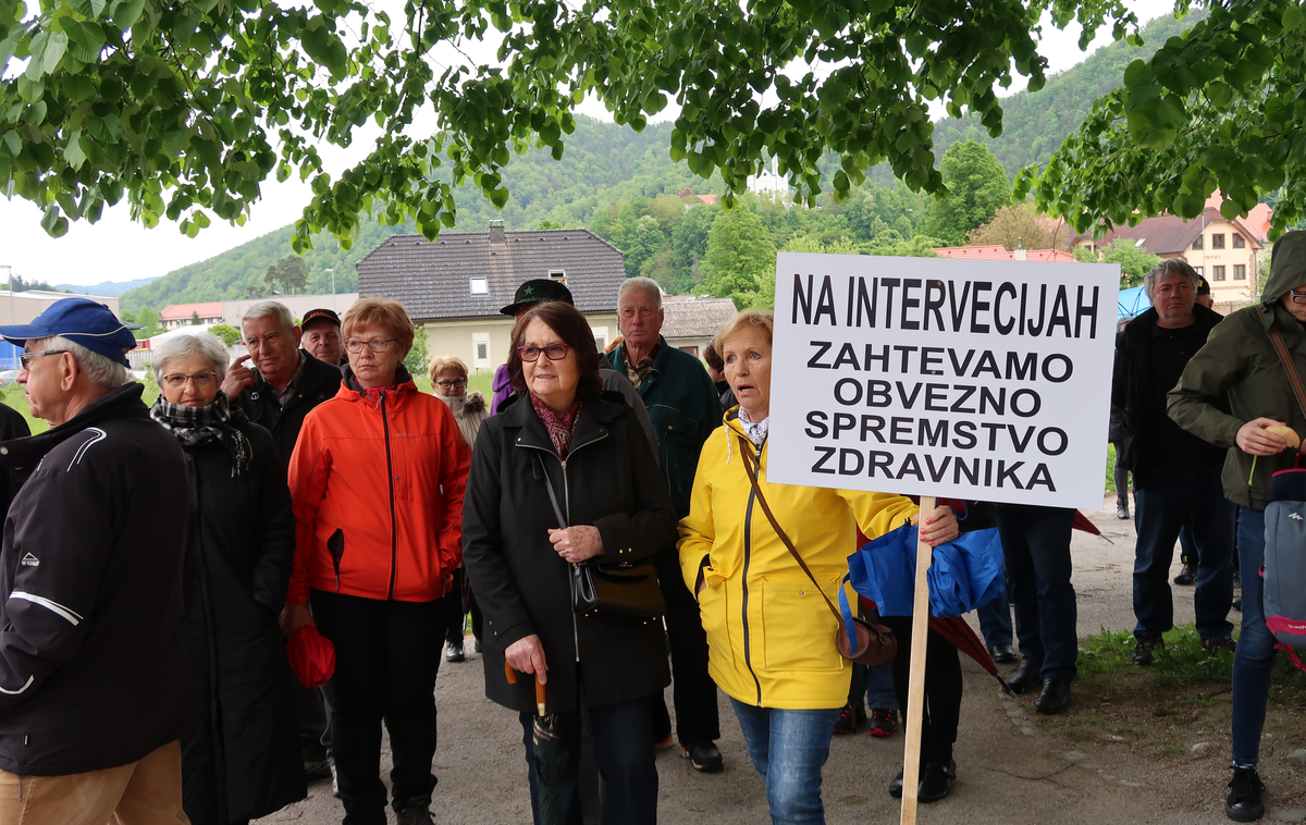 Zdravstveni dom Nazarje protesti | Civilna iniciativa je že v preteklih dneh na družbenem omrežju objavila svoje zahteve. Med drugim od sveta zavoda Zgornjesavinjskega zdravstvenega doma zahteva, da oceni delo dosedanjega vodstva in zagotovi transparentnost delovanja sveta zavoda. | Foto STA