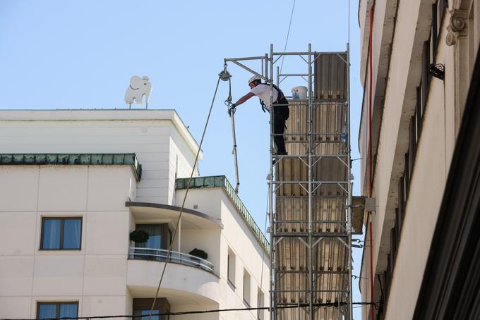 gradbeni premični oder delavci Ljubljana | Foto: STA ,