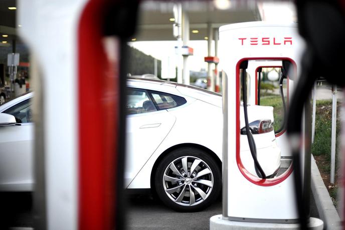 Tesla polnilnica | Tesla trenutno na štirih lokacijah v Sloveniji nudi skupno 26 polnilnih mest. | Foto Gregor Pavšič