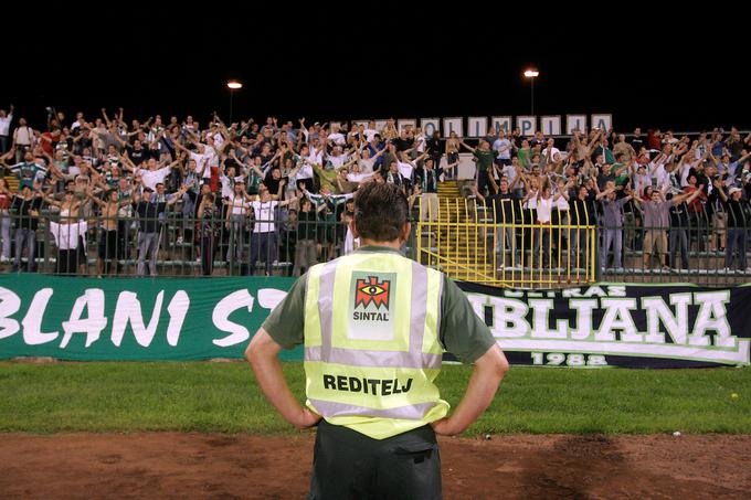 Če bi Olimpija v predzadnjem krogu v gosteh premagala Maribor, bi v zadnji krog vstopila kot prvouvrščena ekipa. Pri rezultatu 0:0 so najprej okvir vrat zadele vijolice (Damir Pekič je zatresel prečko v 58. minuti), tik pred koncem pa je sreča obrnila hrbet še Ljubljančanom. Boštjan Kreft je zadel vratnico. | Foto: Vid Ponikvar