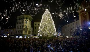 V Ljubljani prižgali praznične lučke, a tokrat brez župana Zorana Jankovića #foto #video