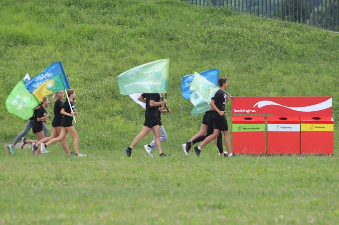 V olimpijskem letu je Coca-Cola v Sloveniji v sodelovanju z OKS – ZŠZ zasnovala okoljevarstveno-osveščevalno pobudo "Recikliraj me. Podari mi novo življenje." (foto OKS – ZŠZ) | Foto: 