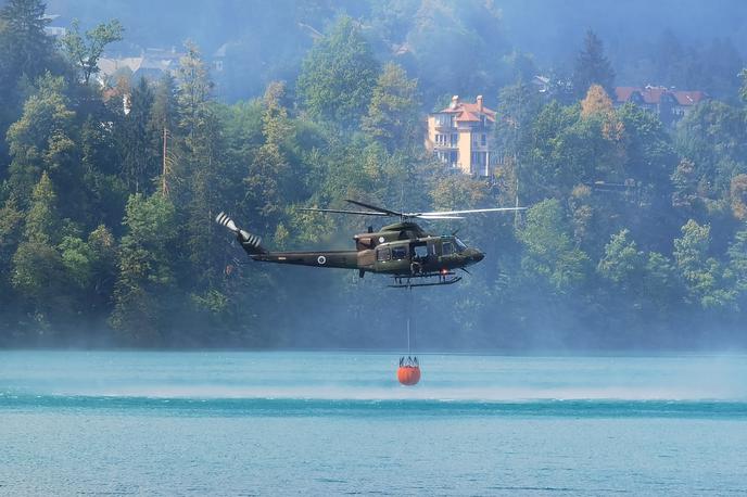 Požar Bled | Zagorelo je v predelu gozda nad blejsko železniško postajo in Zako nad tribunami. | Foto Miha Žvegelj